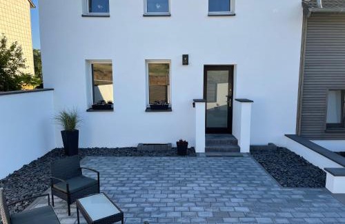 Hunerbach House | Hinter'm Mäuerchen