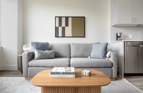 Alexandria West Apartment | Hip Alexandria West 1BR w/Gym & W/D, nr Metro, by Blueground