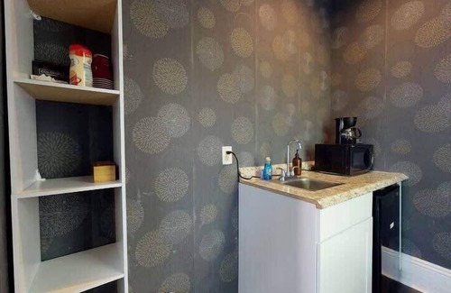 Bay Village Apartment | Hip and Chic Studio Awaits Your Stay!