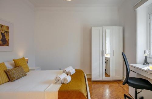 Sao Joao de Deus Apartment | Hip and Spacious TM Flat in Areeiro