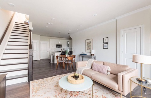 Ashburn House | Hip Ashburn 3BR w/W/D, nr Airport & National Park, by Blueground