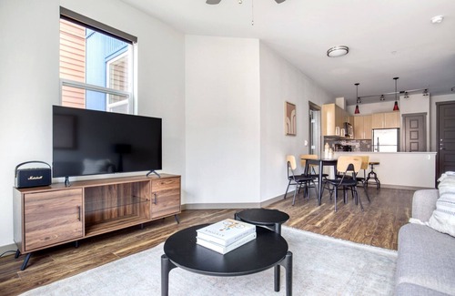 Old Ballard Apartment | Hip Ballard 2BR w/Gym & Pet Area, near Burke Gilman Trail, by Blueground