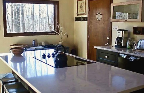 Swannanoa Cabin | Hip Little Cabin on the Hill with Hot Tub & Wi-Fi/Fantastic Location