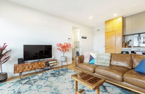 Northcote Apartment | Hip off High Street A Vibrant Balcony Escape