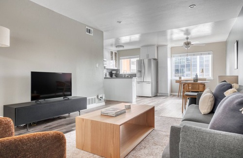 Central San Mateo Apartment | Hip San Mateo 1BR w/Pool & W/D, easy access to 101, by Blueground