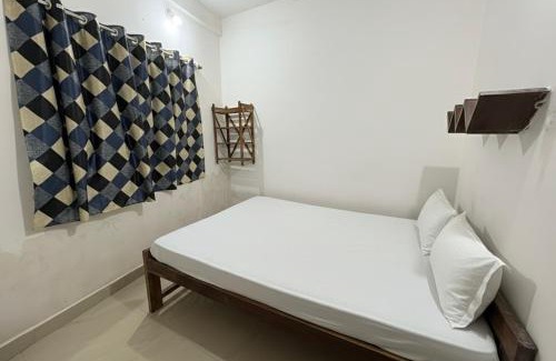 Arambol House | Hippy Trail Guest House and Dorms