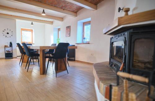 Lukovica House | Hisa na Zlatem polju
