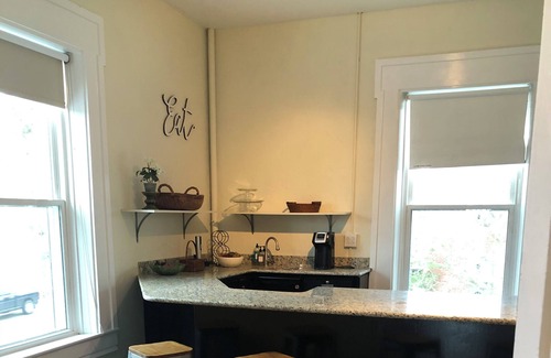 Shelbyville Apartment | Historic 1850's downtown home, located downtown, very close to Lake Shelbyville.