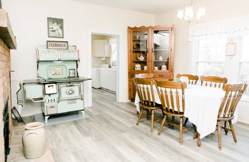 Casar House | Historic 1880 Farmhouse with Modern Southern Charm