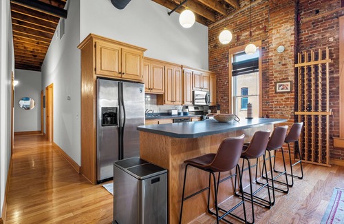 Stillwater Apartment | Historic 2-bedroom loft in charming downtown Stillwater right on Main St.