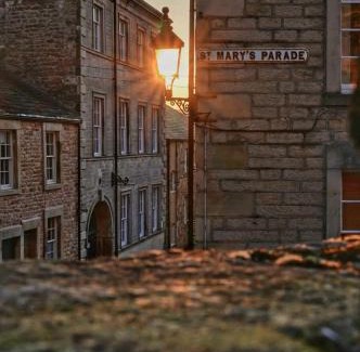 Lancaster House | Historic 3 double bed whole house by castle