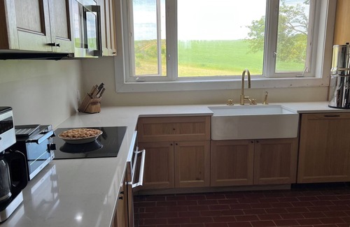 Clyde River House | Historic 4-bedroom farm and vineyard on 100 acres with waterfront