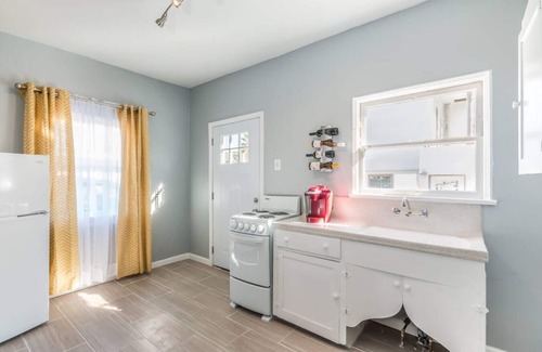 West University House | Historic 4th Ave Sunshine Suite