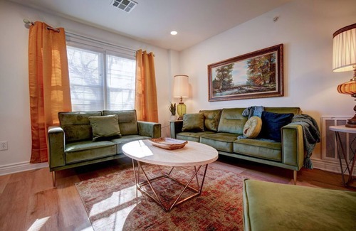 Woodward Apartment | Historic 6 Unit Fully Furnished /All Inclusive Apartment Building