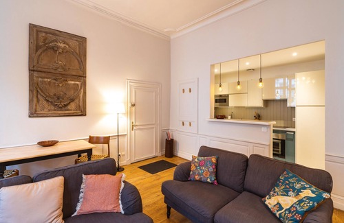 Amboise Apartment | Historic apartment, Old Town Amboise, across from Château, close to restaurants