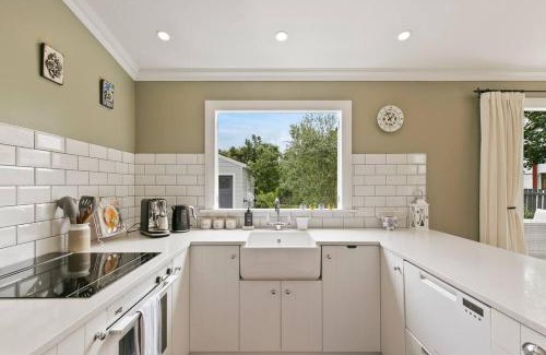 Greytown House | Historic Charm in Greytown - Cosy Kowhai Cottage