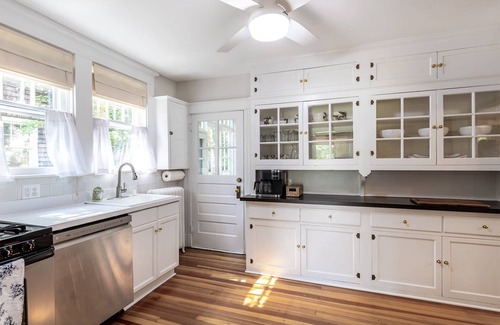 Annapolis House | Historic Charm Meets Walkable Convenience in the Heart of Annapolis with Parking