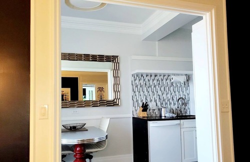 Park West House | Historic Charm Meets Modern Comfort: Cozy Studio in Prime San Diego Location