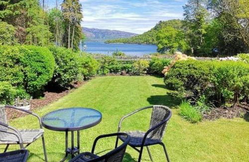 Luss Apartment | Historic cottage next to loch lomond Luss