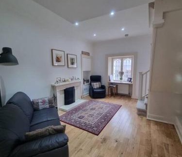 Luss Apartment | Historic cottage next to loch lomond Luss