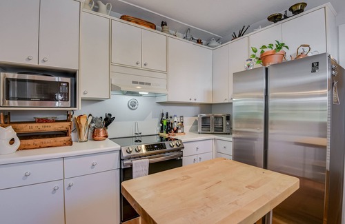 Summerville House | Historic Cottage on The Hill