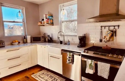 Balmville House | Historic Cottage with View on the Hudson River