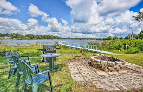 Crescent City Apartment | Historic Crescent City Studio - Lakefront with Dock!