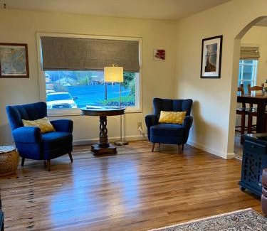 Astoria House | Historic Downtown Cottage