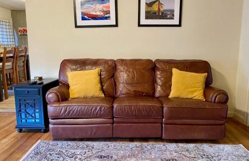 Astoria House | Historic Downtown Cottage