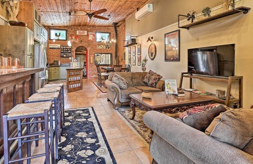 Colusa House | Historic Downtown Escape - Steps to Levee Park!