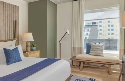 Goat Island Hotel | Historic Downtown Retreat | Resort with Scenic Water View | Outdoor Pool