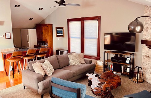 Stillwater Apartment | Historic Downtown Stillwater Getaway - Charm of Churchill
