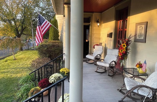 Oakland House | Historic Family 6-bedroom home on delightful 2nd Street in Oakland, MD