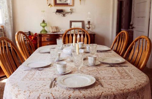 Polk County House | Historic Farmhouse with Fire Pit Pet Friendly!