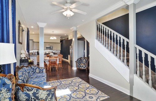 Saint Thomas Development Bed & Breakfast | Historic Garden District 2-Story Home-Large group approved