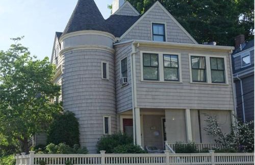 Observatory Hill Apartment | Historic Harvard & MIT Victorian