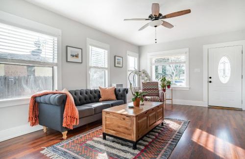 Willmore Apartment | Historic Hm Mins to Beach, Convention Ctr Parking LB E