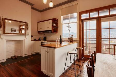 Glebe House | Historic Home close to CBD 3Brm with views