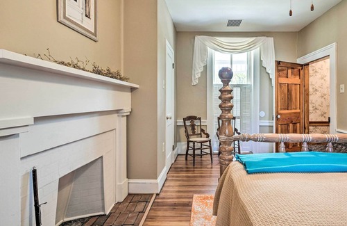 Edinburg House | Historic Home w/ Creek: Near Edinburg Museum!