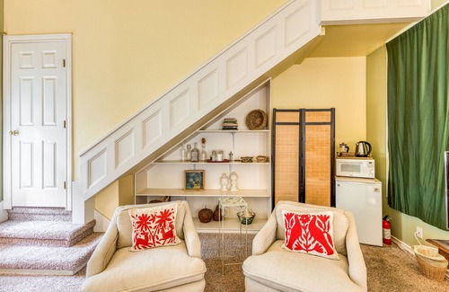 Arsenal Apartment | Historic King William Loft | Down Town | Pearl