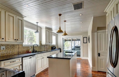 Minett House | Historic Lake Rosseau - Family Friendly