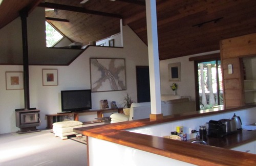 Emerald Beach House | Historic Lake Russell Gallery Sanctuary - Emerald Beach