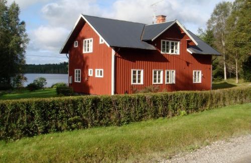 Sunnansjo Villa | Historic lakeside villa, up to 20 guests - ski, boat