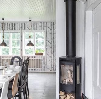 Sunnansjo Villa | Historic lakeside villa, up to 20 guests - ski, boat