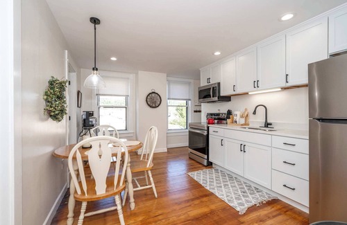 Ludlow House | Historic Ludlow Suites – 2 Apts!