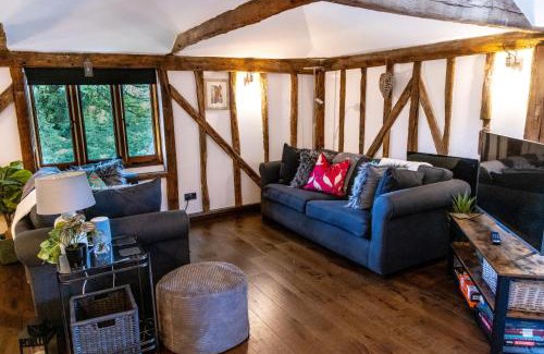 Maresfield Apartment | Historic Luxury 18th C Listed Barn Apartment