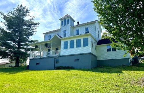 Brandenburg House | Historic Luxury Estate, Pool, Bourbon Beyond Trail