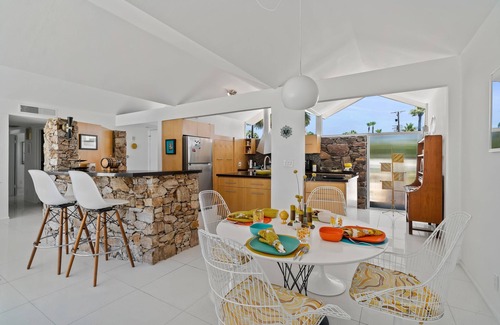 Old Las Palmas Condo | Historic Merito Manor 2 Bedrooms and 2 Bathrooms