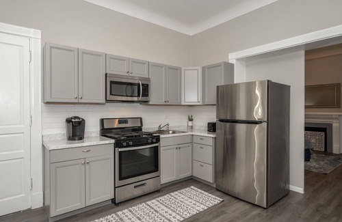 Mount Auburn Apartment | 🏙⭐️Historic Modern Oasis | Central City Retreat 🌃 ❤️