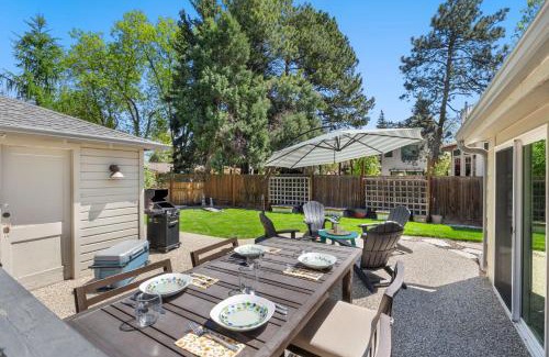 Old Town West House | Historic Mountain Ave Bungalow - Walk Everywhere!